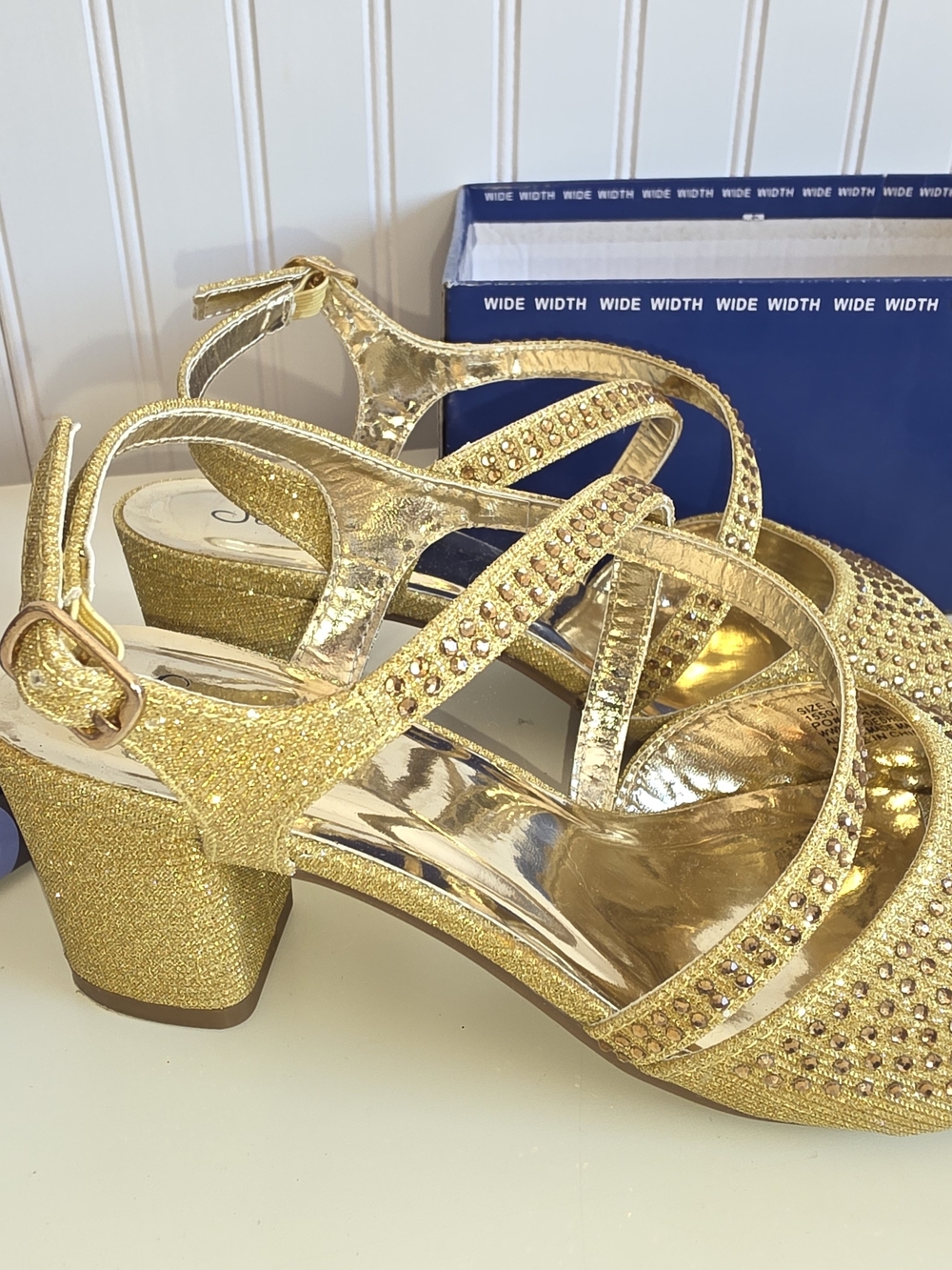 Women's Gold Glitter Strappy Block Heel Sandals 7W